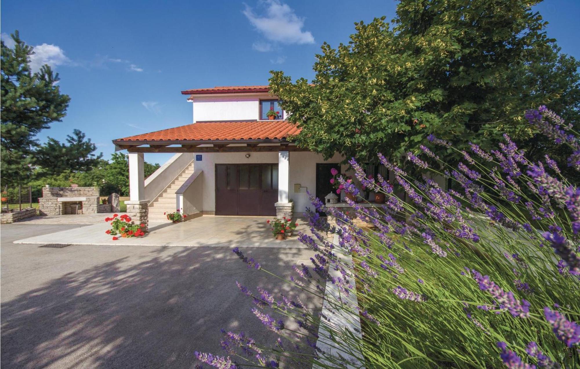 Amazing Apartment In Pazin With Wifi Katun Lindarski Exterior photo