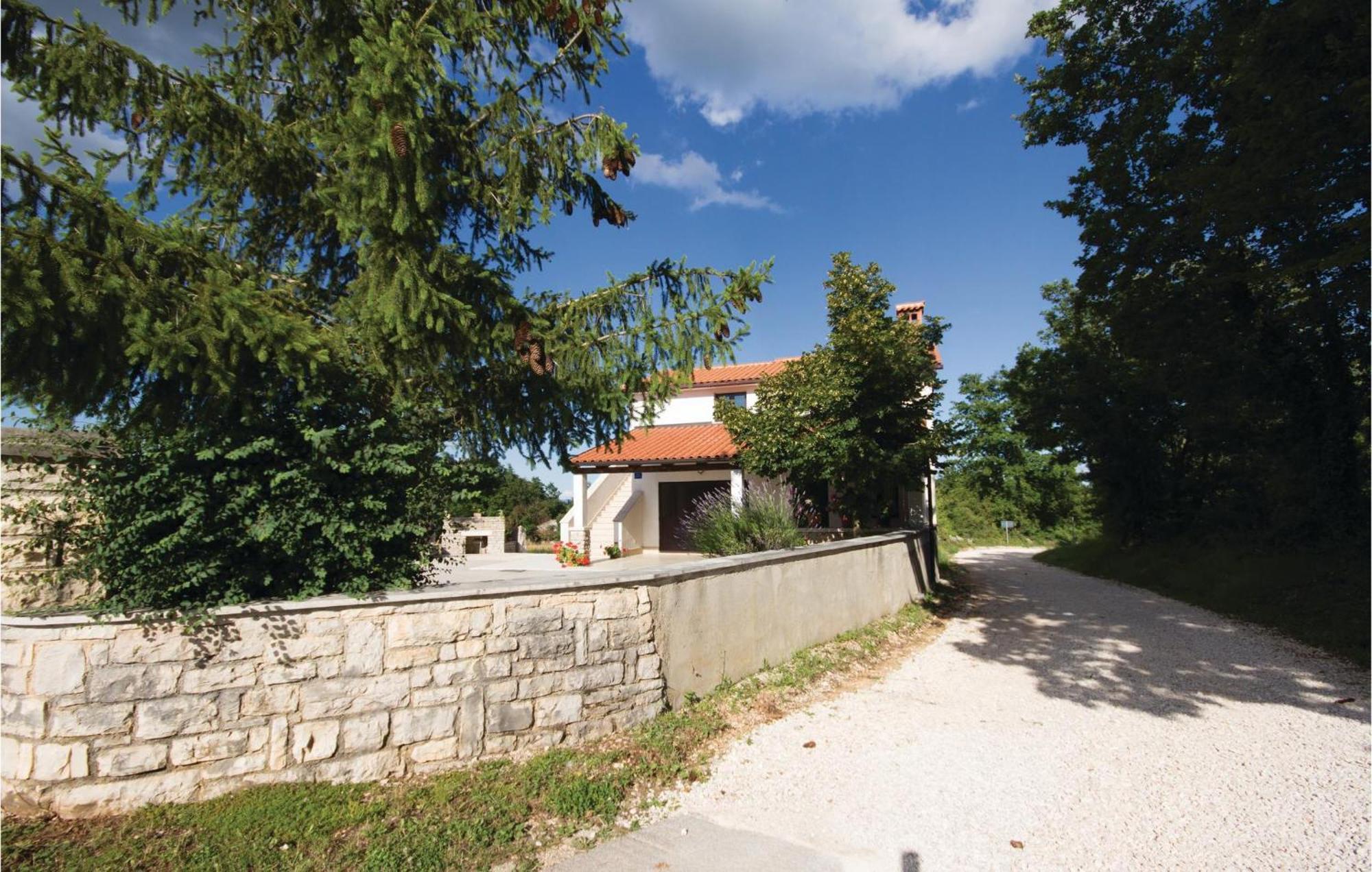 Amazing Apartment In Pazin With Wifi Katun Lindarski Exterior photo